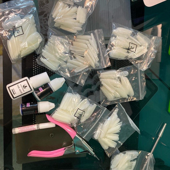 500PCS coffin nails + 4 glue + file and clippers - Picture 2 of 9